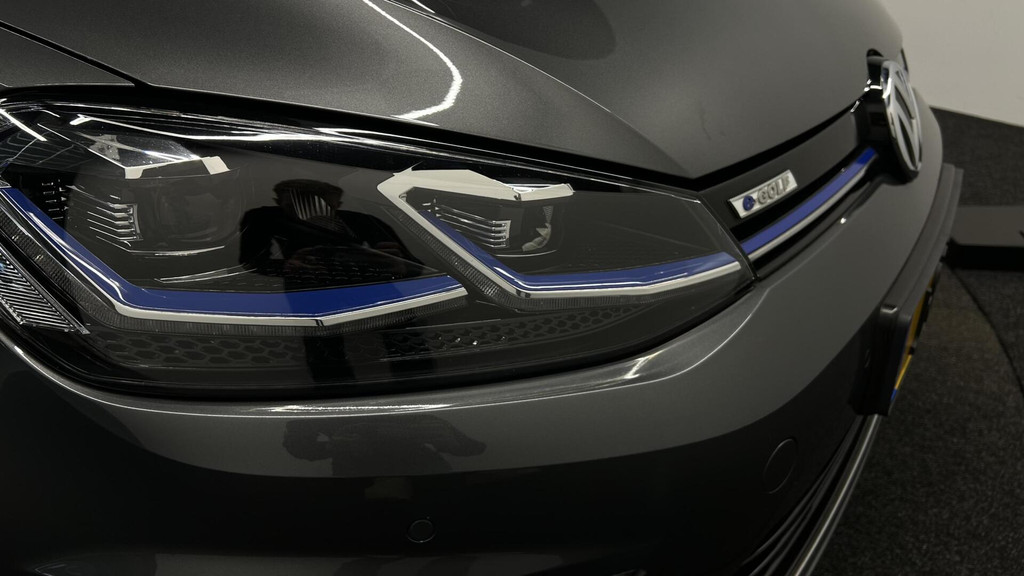 Volkswagen e-Golf (J832JZ) met abonnement