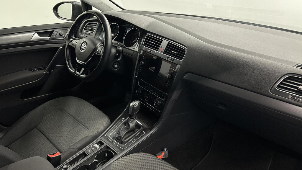 Volkswagen e-Golf (J832JZ) met abonnement