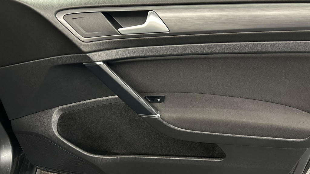 Volkswagen e-Golf (J832JZ) met abonnement