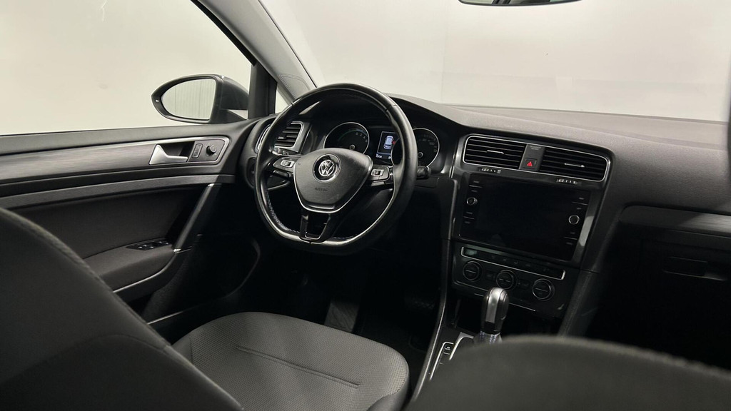 Volkswagen e-Golf (J832JZ) met abonnement