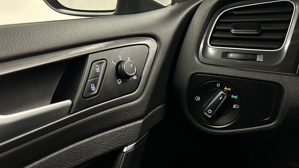 Volkswagen e-Golf (J832JZ) met abonnement