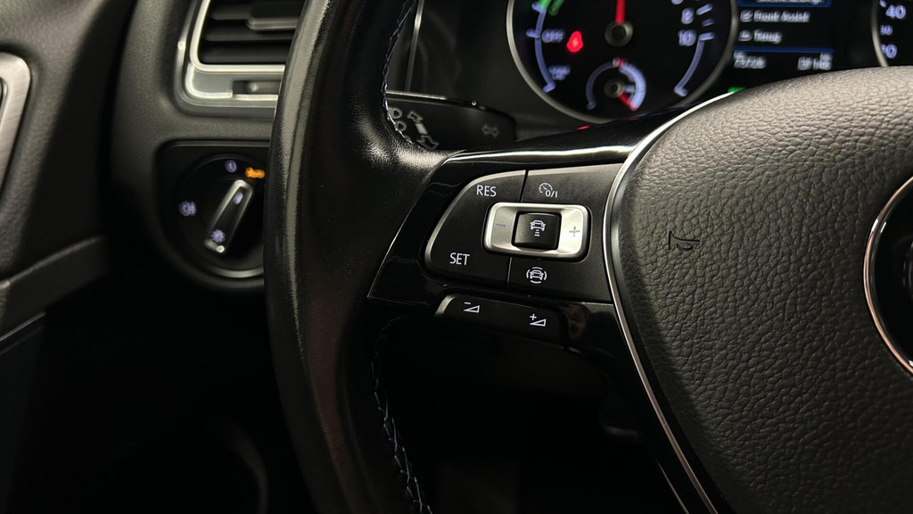 Volkswagen e-Golf (J832JZ) met abonnement