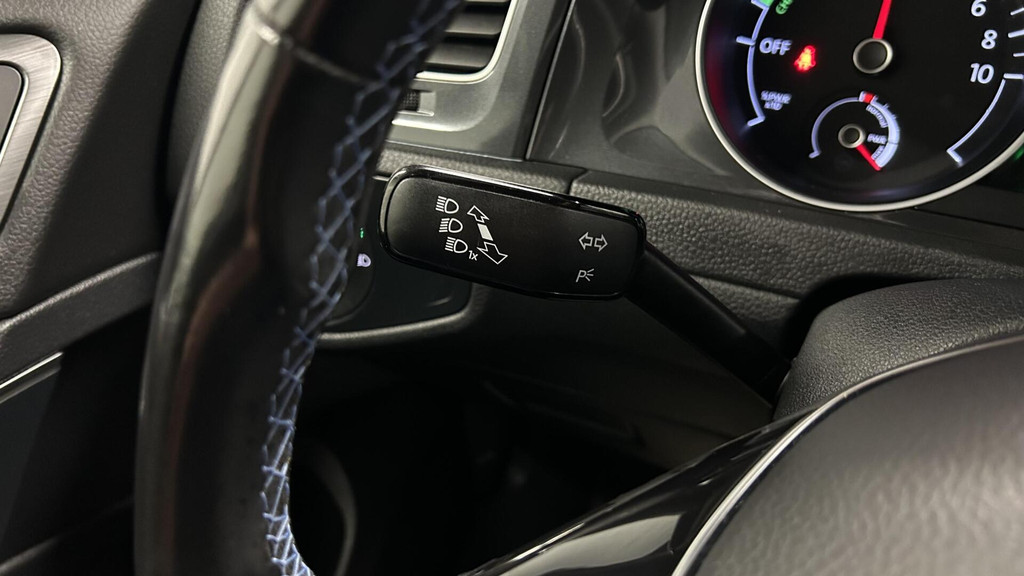 Volkswagen e-Golf (J832JZ) met abonnement