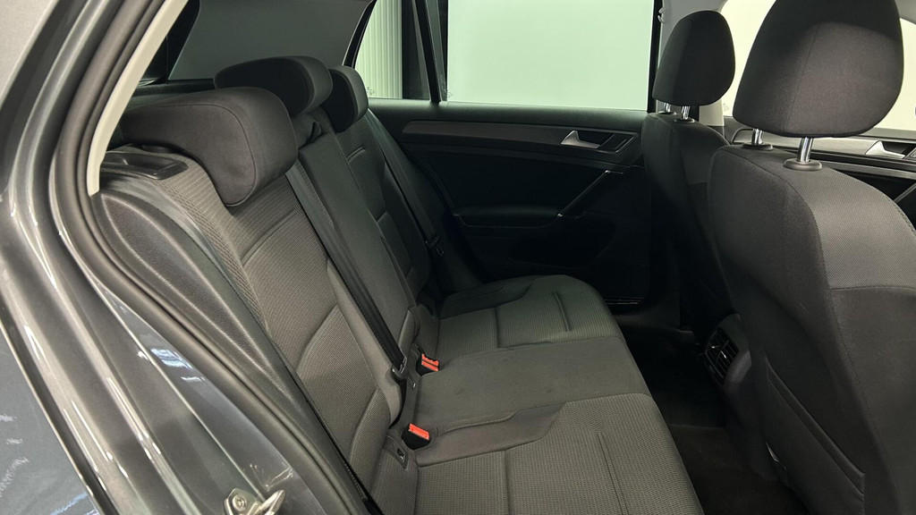 Volkswagen e-Golf (J832JZ) met abonnement