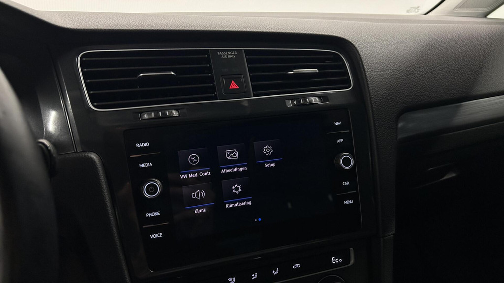 Volkswagen e-Golf (J832JZ) met abonnement