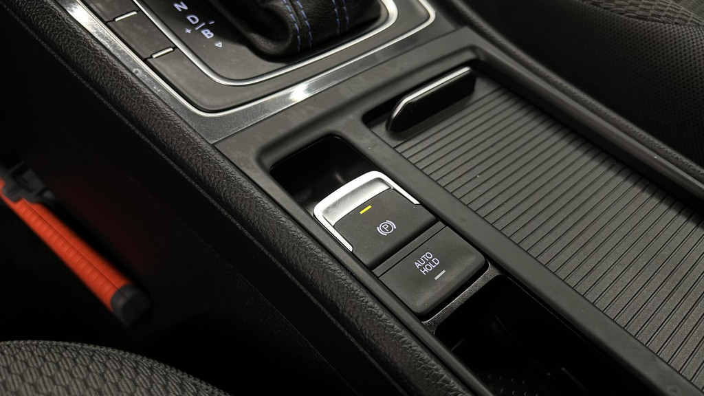 Volkswagen e-Golf (J832JZ) met abonnement