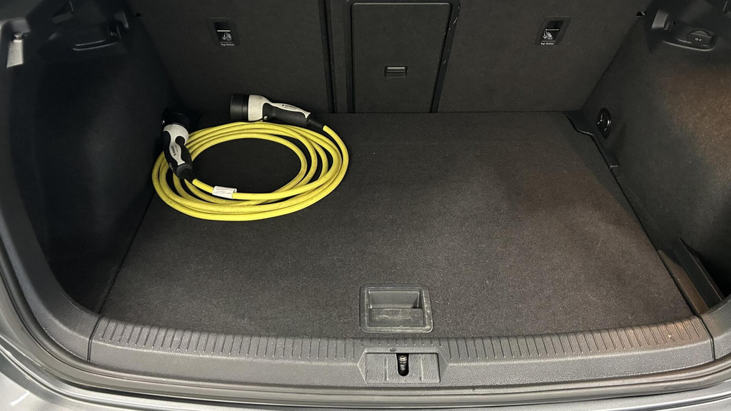 Volkswagen e-Golf (J832JZ) met abonnement