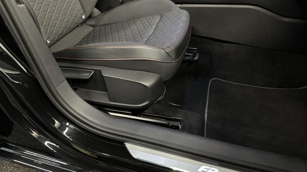 Seat Leon (P924KV) met abonnement