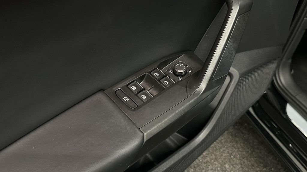 Seat Leon (P924KV) met abonnement