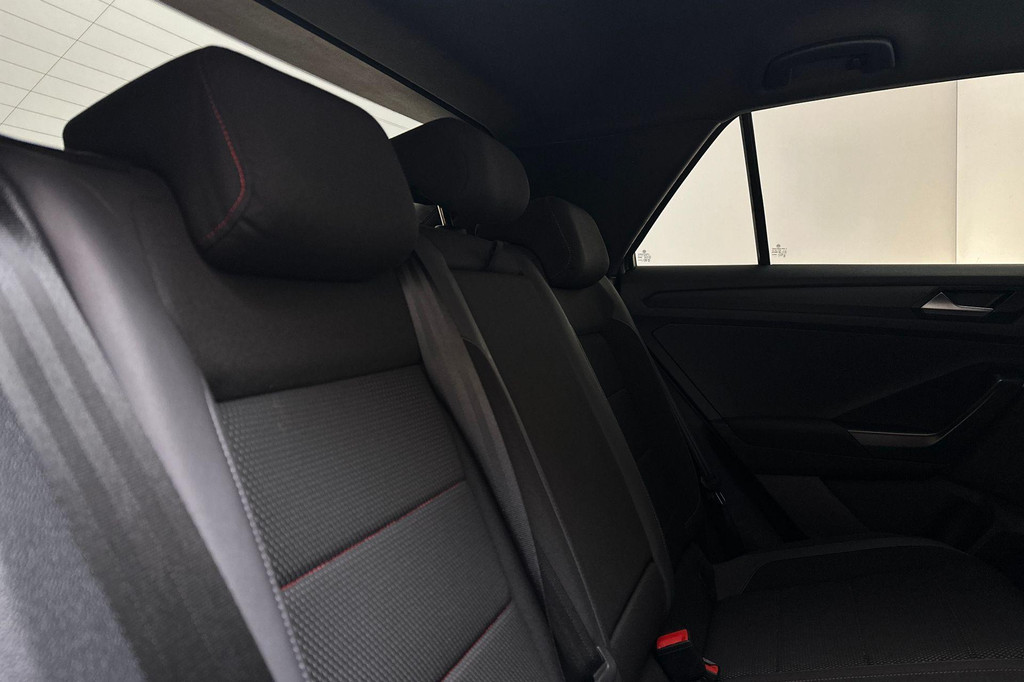 Volkswagen T-Roc (P098JX) met abonnement