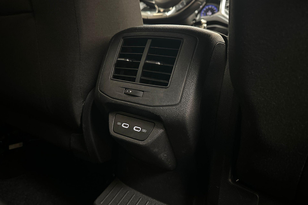 Volkswagen T-Roc (P098JX) met abonnement