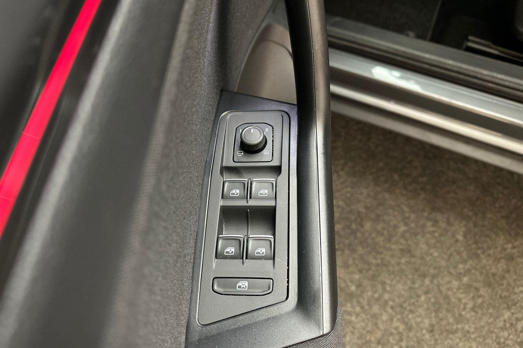 Volkswagen T-Roc (P098JX) met abonnement