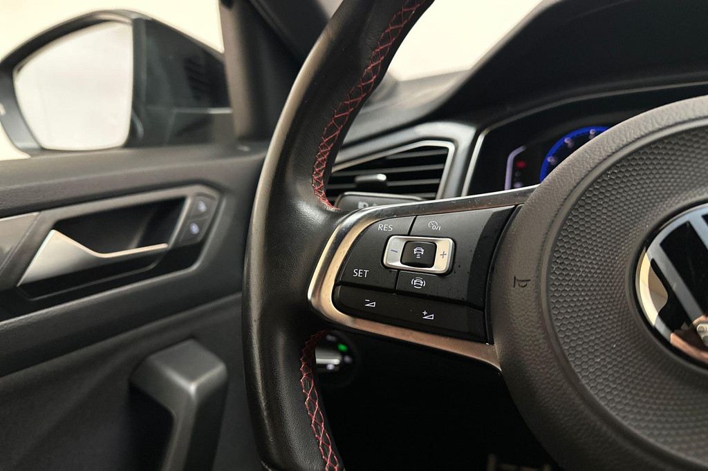 Volkswagen T-Roc (P098JX) met abonnement