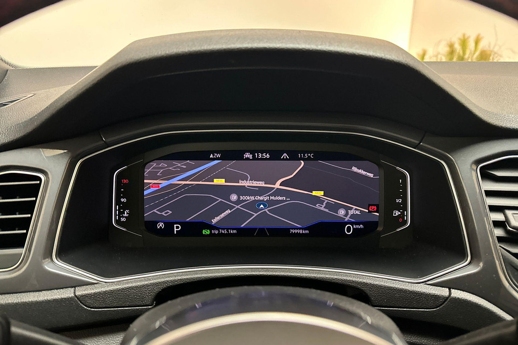 Volkswagen T-Roc (P098JX) met abonnement