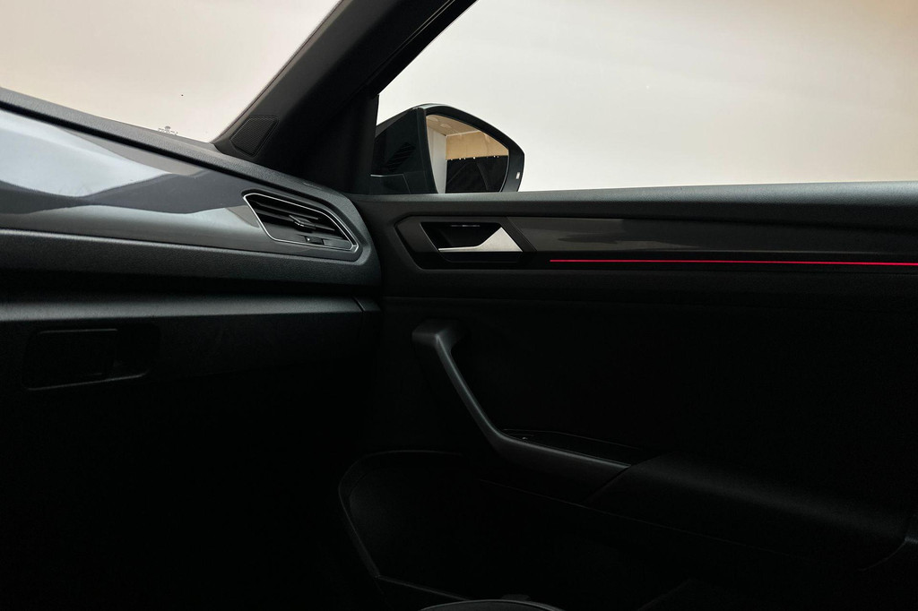 Volkswagen T-Roc (P098JX) met abonnement