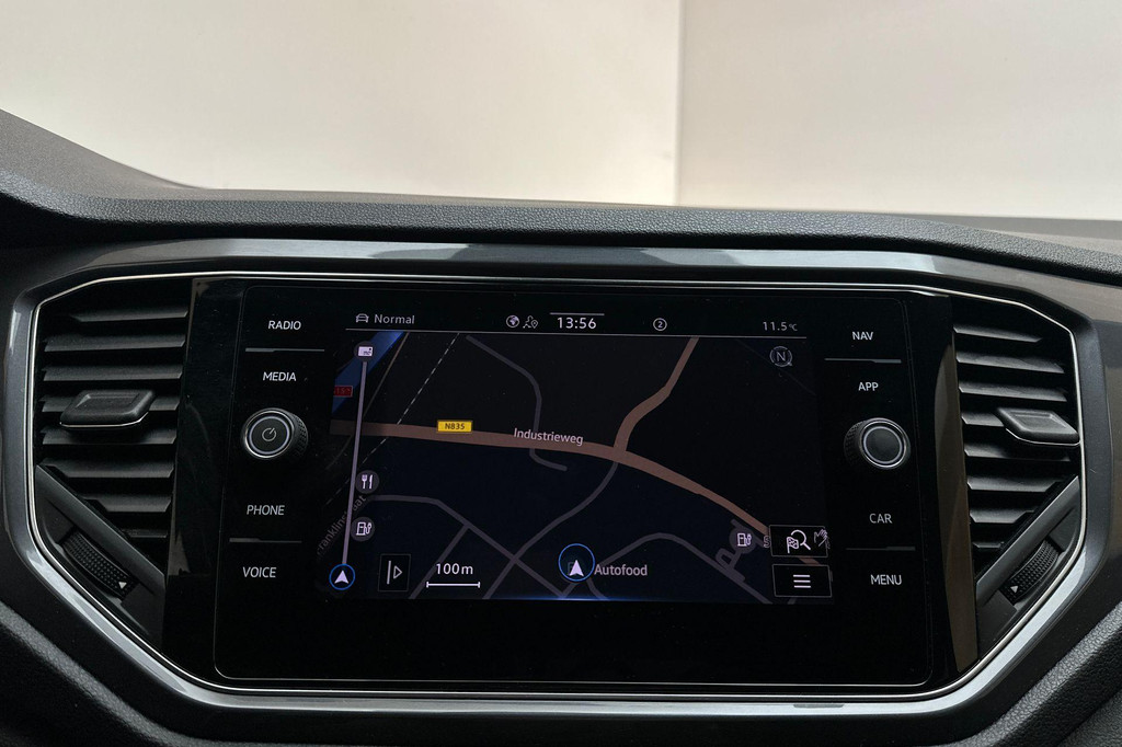 Volkswagen T-Roc (P098JX) met abonnement