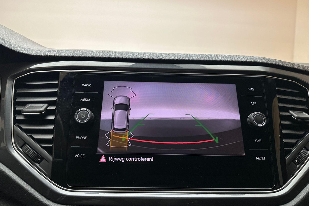 Volkswagen T-Roc (P098JX) met abonnement