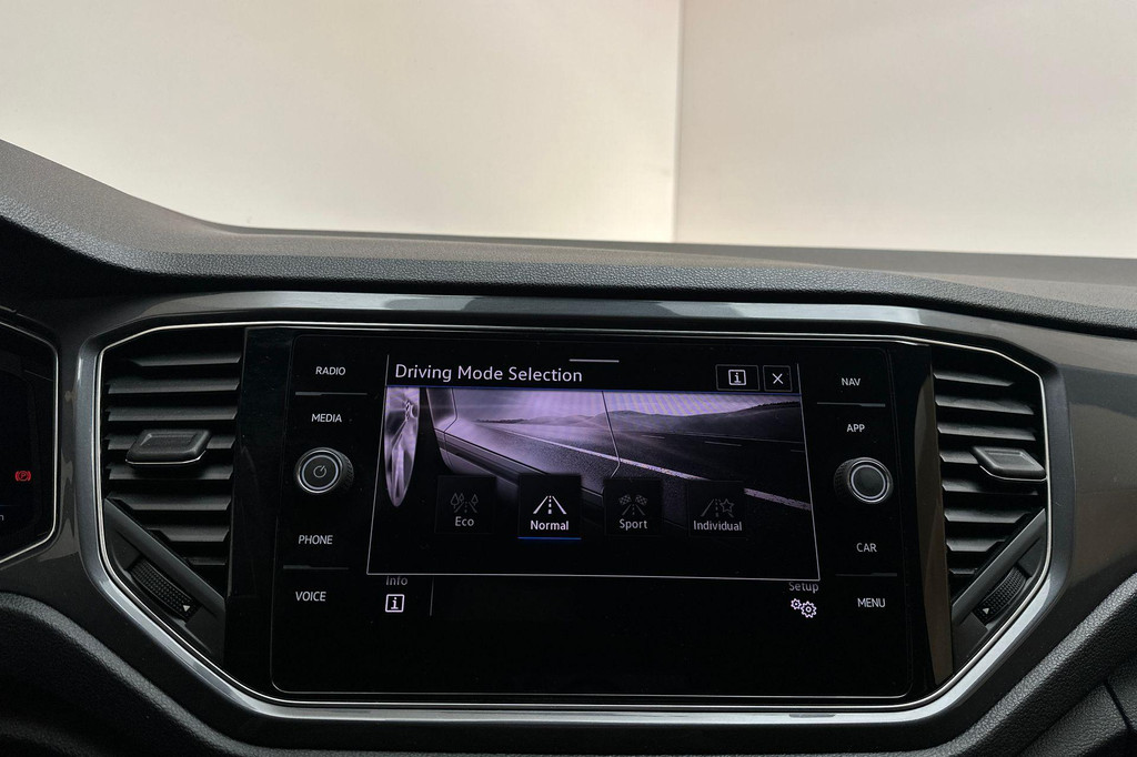 Volkswagen T-Roc (P098JX) met abonnement