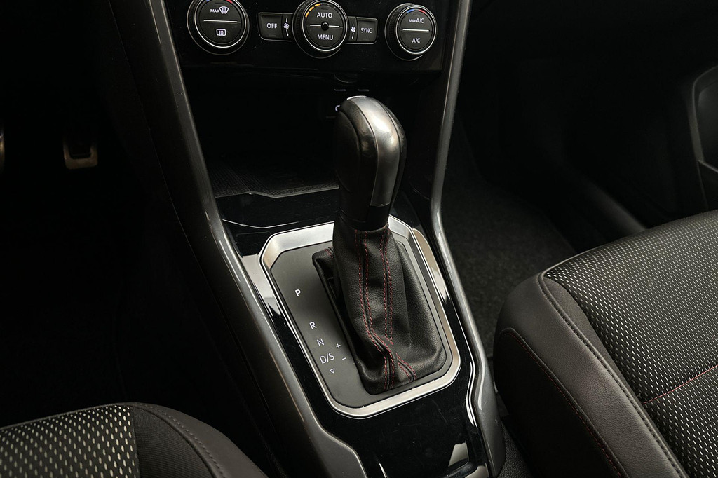 Volkswagen T-Roc (P098JX) met abonnement