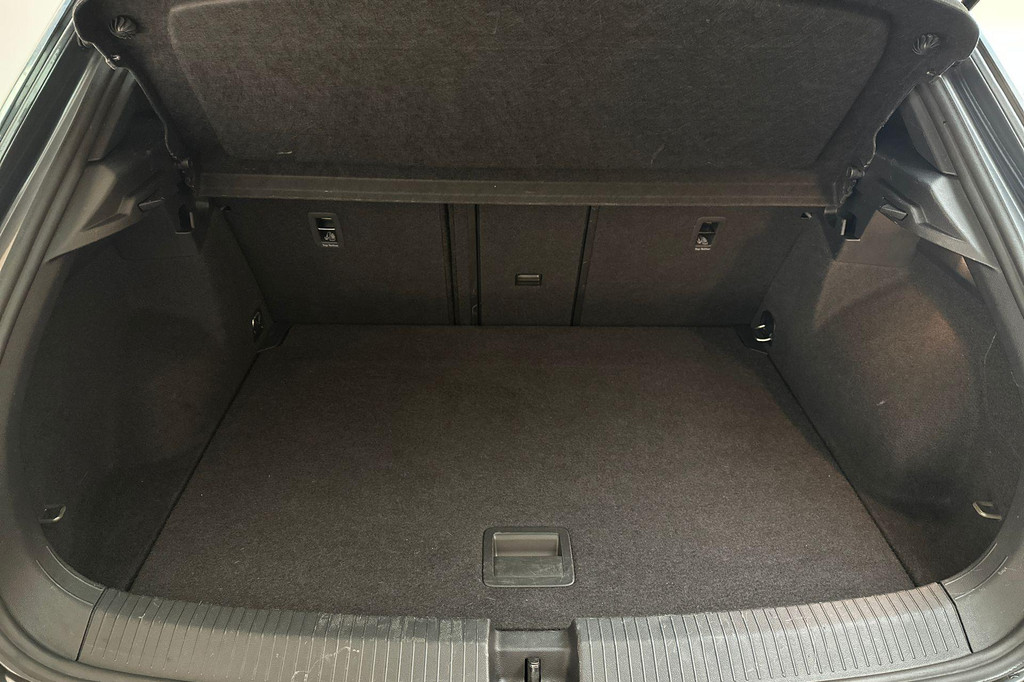 Volkswagen T-Roc (P098JX) met abonnement