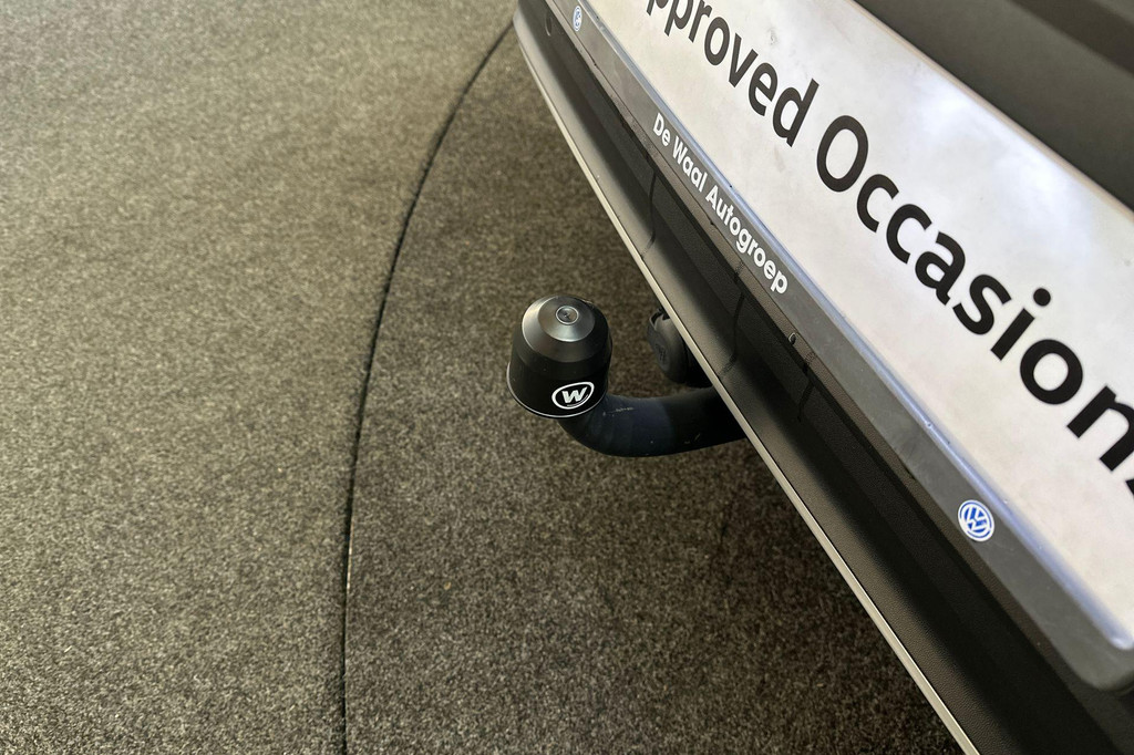 Volkswagen T-Roc (P098JX) met abonnement