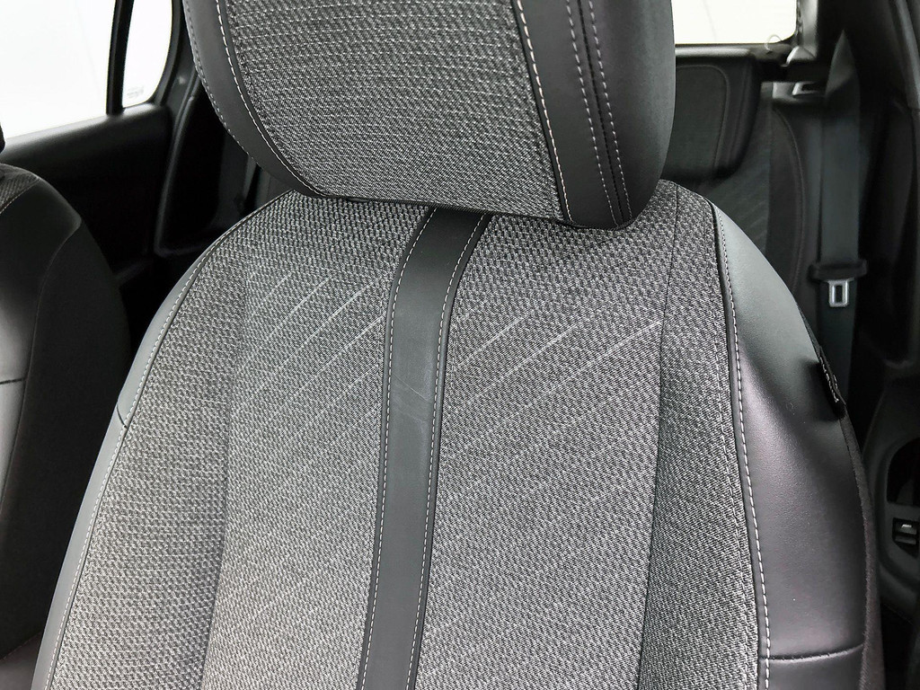 Peugeot 208 (KBK63Z) met abonnement