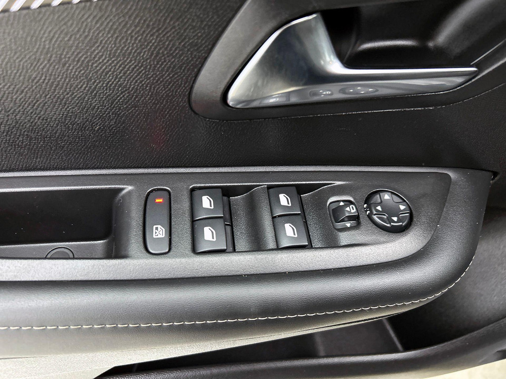 Peugeot 208 (KBK63Z) met abonnement