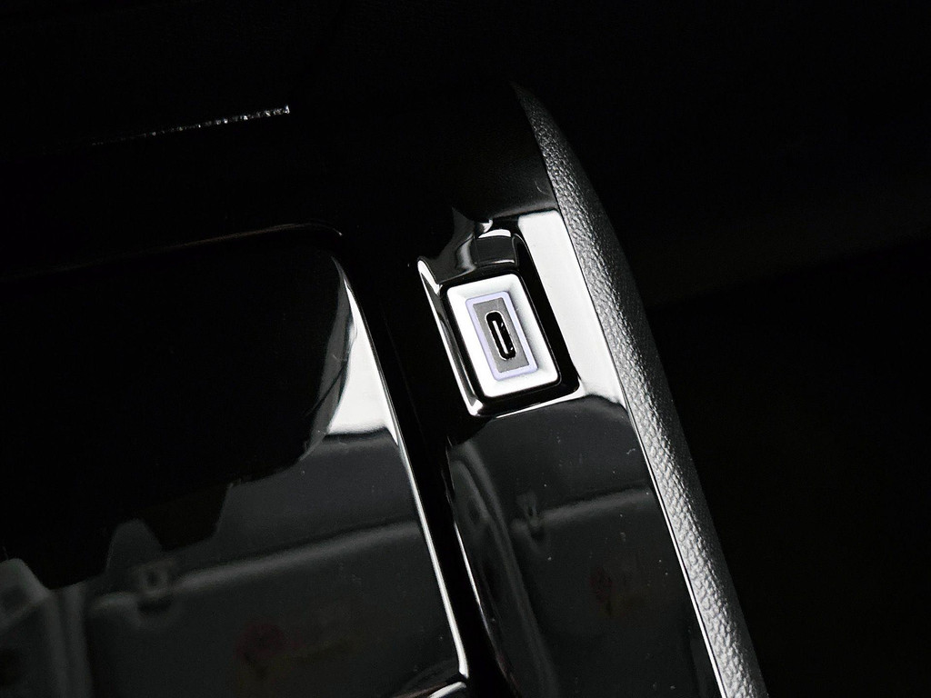 Peugeot 208 (KBK63Z) met abonnement