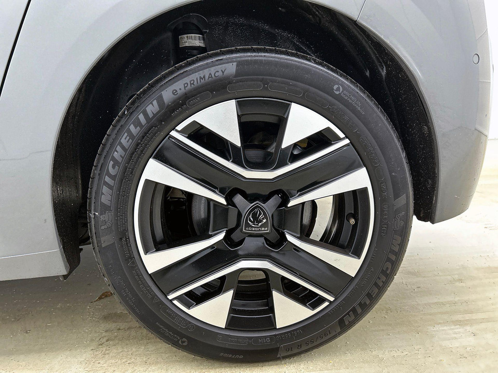 Peugeot 208 (KBK63Z) met abonnement