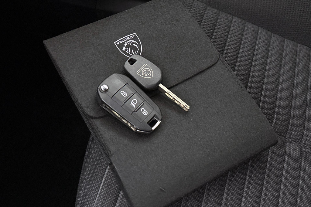 Peugeot 2008 (GHP94N) met abonnement