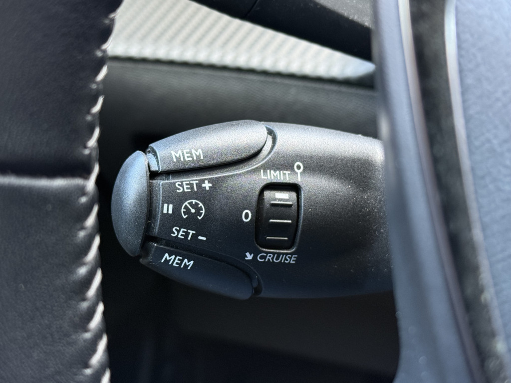 Peugeot e-2008 (T758GG) met abonnement