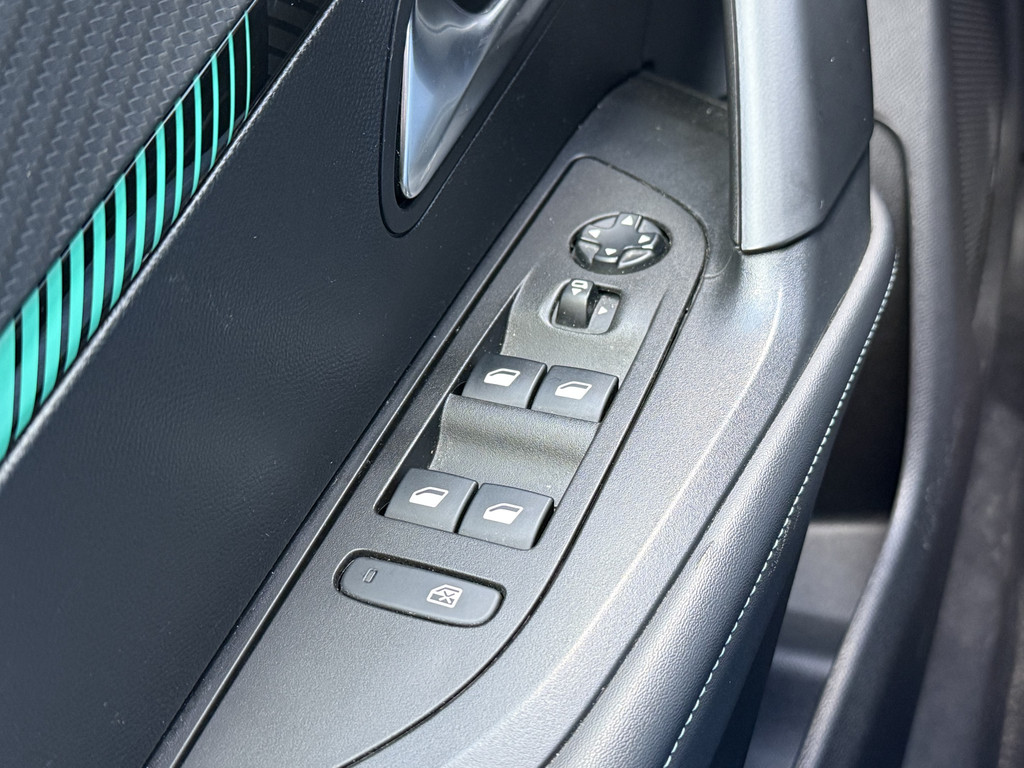 Peugeot e-2008 (T758GG) met abonnement