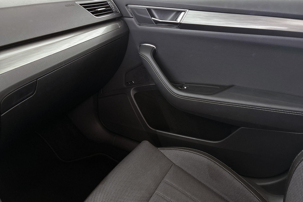 ŠKODA Superb (KBT40S) met abonnement