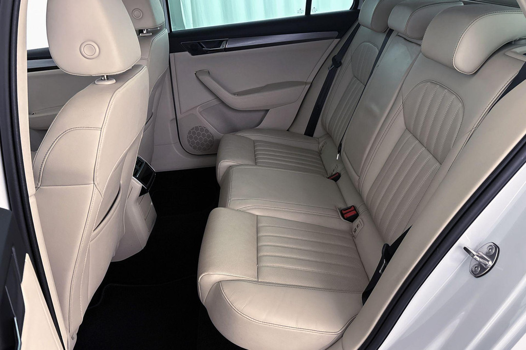 ŠKODA Superb (KBT63S) met abonnement