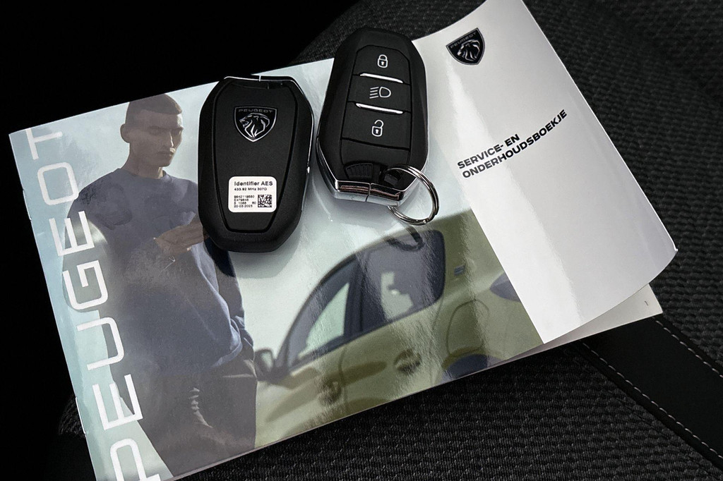 Peugeot e-2008 (HLR70V) met abonnement