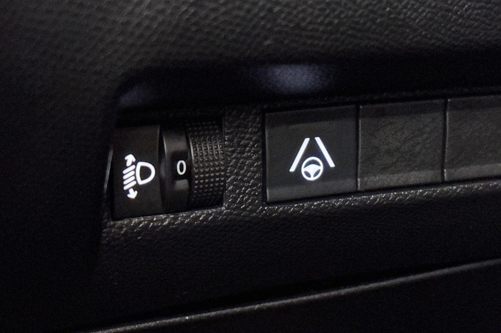 Peugeot e-2008 (HLR70V) met abonnement