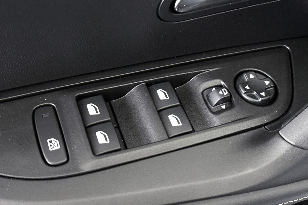 Peugeot e-2008 (HLR70V) met abonnement