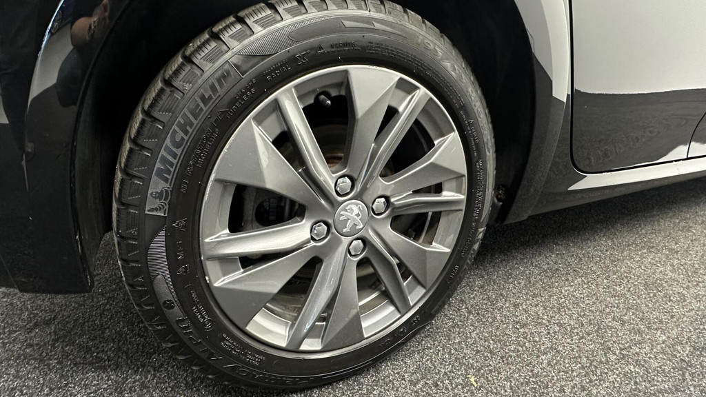 Peugeot e-208 (T829DD) met abonnement