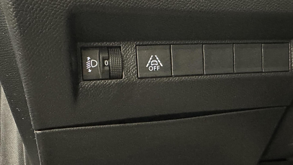 Peugeot e-208 (T829DD) met abonnement