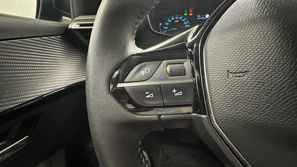 Peugeot e-208 (T829DD) met abonnement