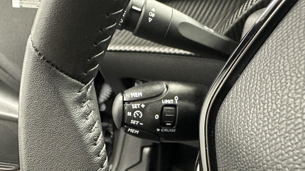 Peugeot e-208 (T829DD) met abonnement