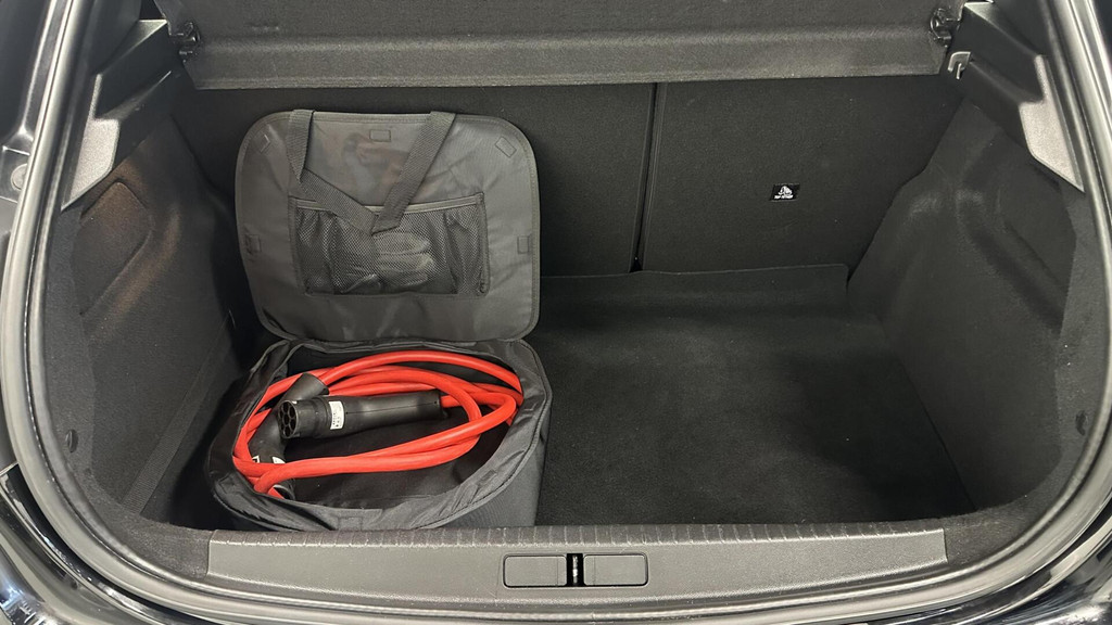 Peugeot e-208 (T829DD) met abonnement