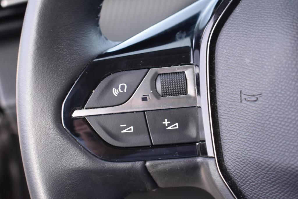 Peugeot e-208 (X078TK) met abonnement