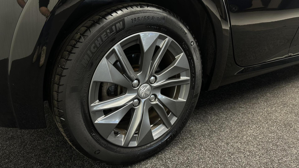 Peugeot e-208 (N277RN) met abonnement