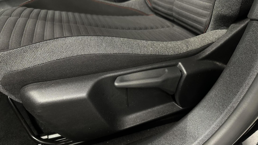 Peugeot e-208 (N277RN) met abonnement