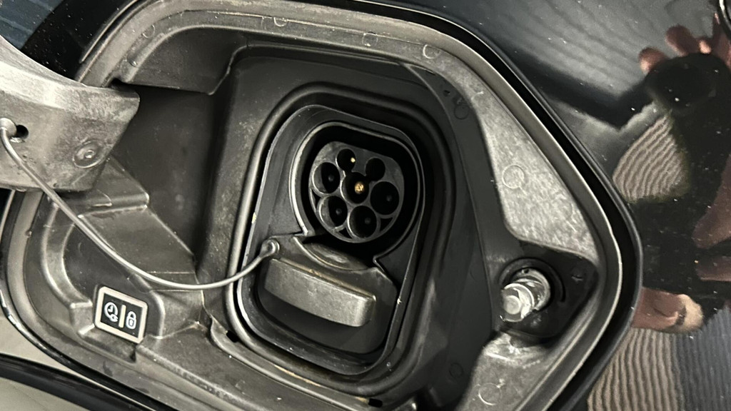 Peugeot e-208 (N277RN) met abonnement