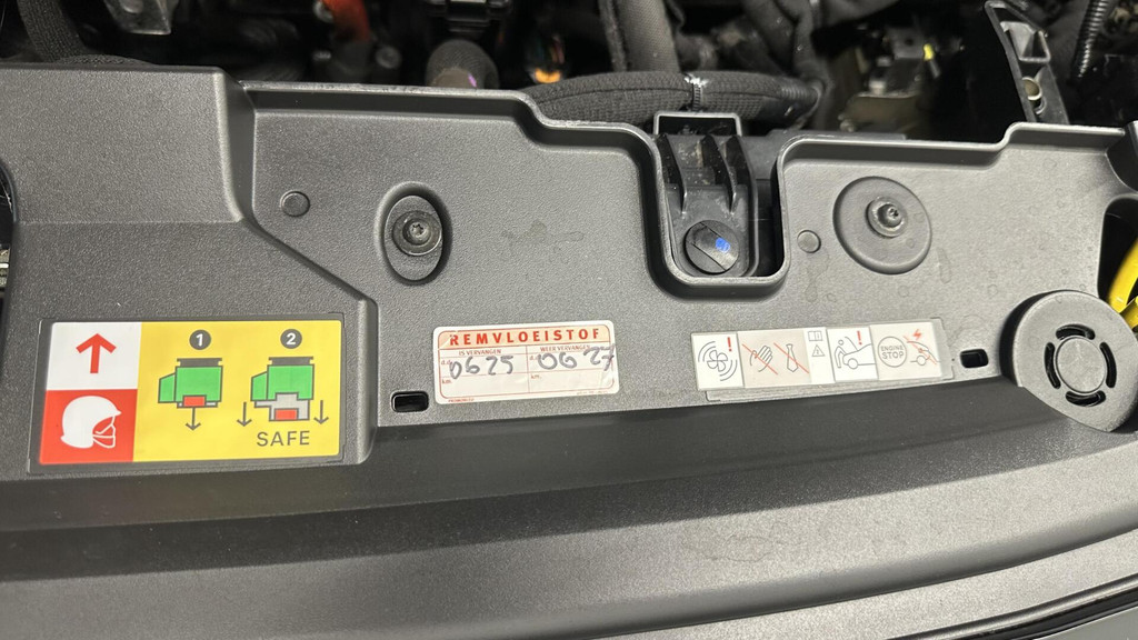 Peugeot e-208 (N277RN) met abonnement