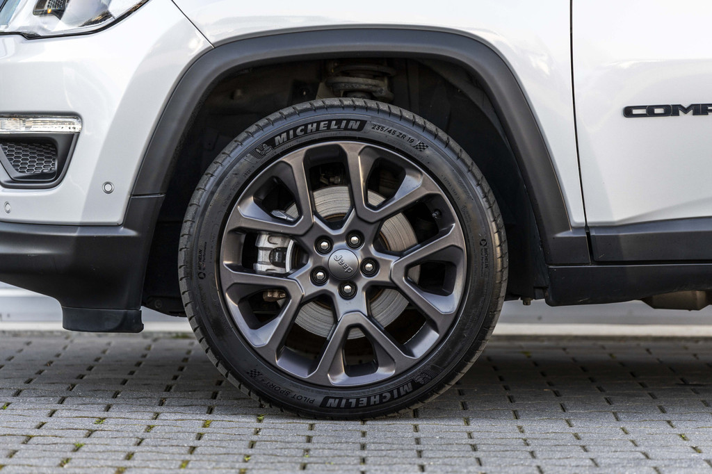 Jeep Compass (JZV40B) met abonnement