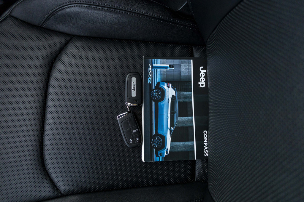 Jeep Compass (JZV40B) met abonnement
