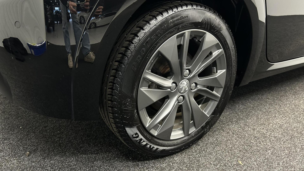 Peugeot e-208 (R214DZ) met abonnement